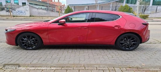 Mazda Mazda3 2.0 SKYACTIV-X ZENITH SAFETY RED AT de 2020 con 43.900 Km por 22.900 EUR. en Madrid