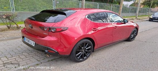 Mazda Mazda3 2.0 SKYACTIV-X ZENITH SAFETY RED AT de 2020 con 43.900 Km por 22.900 EUR. en Madrid