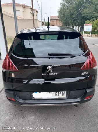 Peugeot 3008 Hibrid4 de 2015 con 212.000 Km por 9.000 EUR. en Toledo