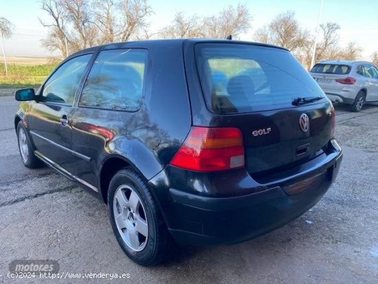 Volkswagen Golf 1.6 de 2000 con 291.456 Km por 1.600 EUR. en Madrid