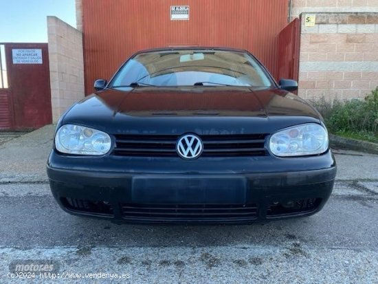 Volkswagen Golf 1.6 de 2000 con 291.456 Km por 1.600 EUR. en Madrid