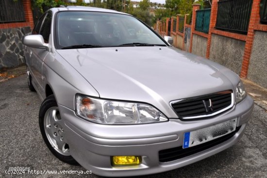 Honda Accord 2.0 I VTEC ELEGANCE-KLIMATIZADOR-TECHO CRISTAL-LLANTAS de 2001 con 160.000 Km por 5.30