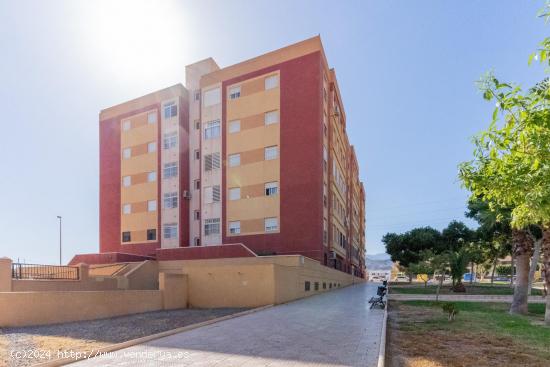  Oportunidad de Piso de 3 habitaciones con Garaje y Piscina en Vicar, zona Puebla de Vicar - ALMERIA 