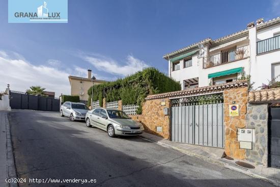 Fantástica pareada haciendo esquina en Cenes de la Vega. - GRANADA