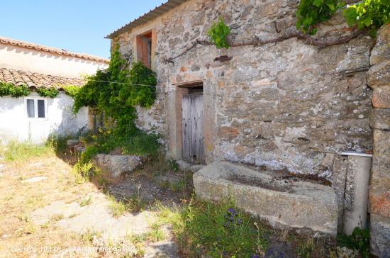 Urbis te ofrece una casa de pueblo con terreno en venta en Palacinos, Añover de Tormes, Salamanca. 