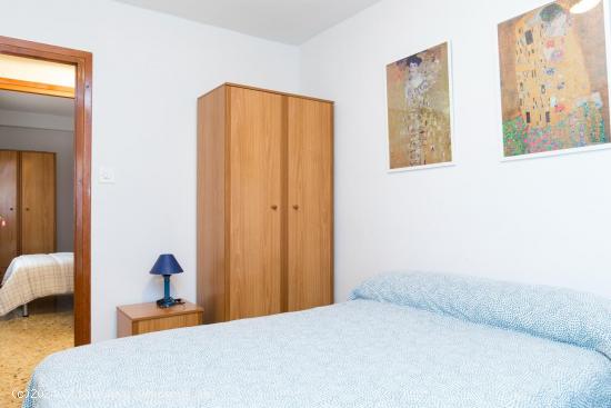 HABITACIÓN 2 - VIVIENDA DE 4 DORMITORIOS EN VILLANUEVA DE GALLEGO - ZARAGOZA