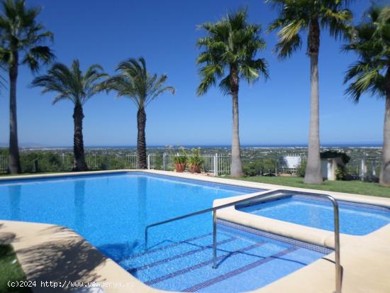 Sofisticado apartamento con amplia terraza y vistas extraordinarias en La Sella, Denia - ALICANTE