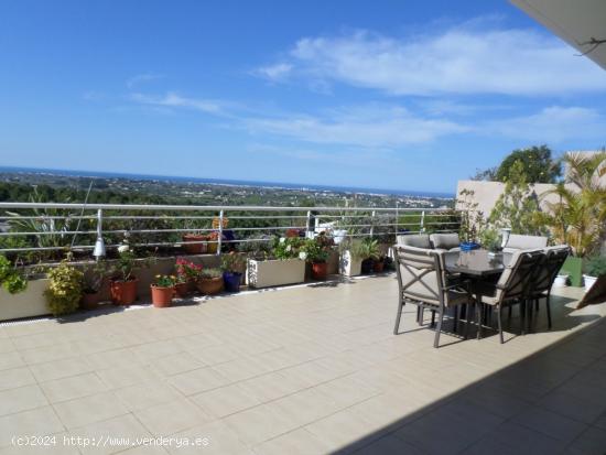 Sofisticado apartamento con amplia terraza y vistas extraordinarias en La Sella, Denia - ALICANTE