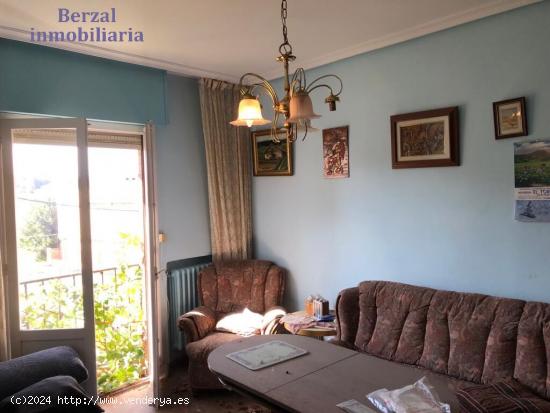 Casa en Navarrete, con local para 4 vehículos, dos plantas y terraza de 60 metros. - LA RIOJA