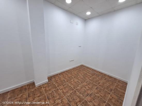 Ref.7400 Local comercial en Torrevieja - ALICANTE