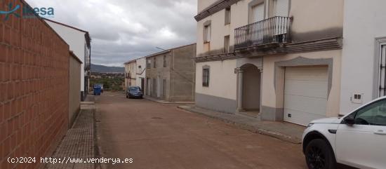 Venta de Casa Adosada en Cristina - Badajoz - BADAJOZ