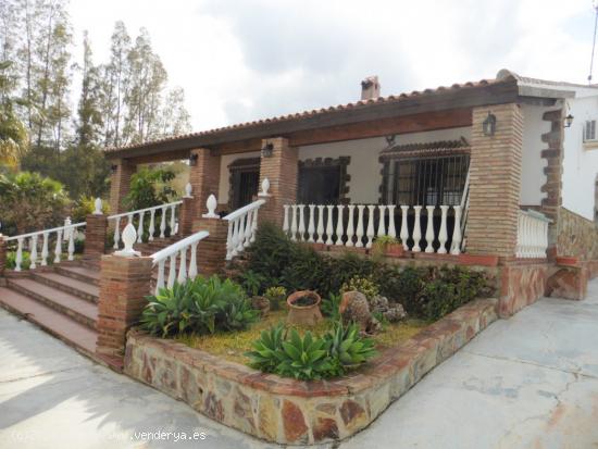  Chalet con porche, piscina y barbacoa. - MALAGA 