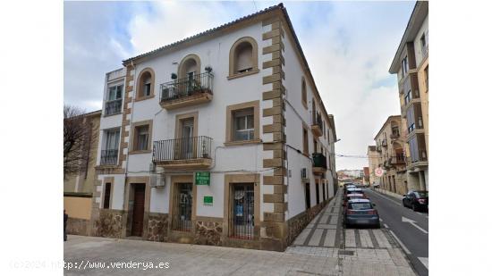  Amplio Piso en Avenida de Juan Carlos I para Reformar - CACERES 