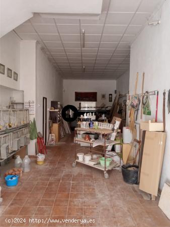 INMOBILIARIA TEJARES VENDE LOCAL CON VADO, EXCELENTE UBICACIÓN - ALBACETE