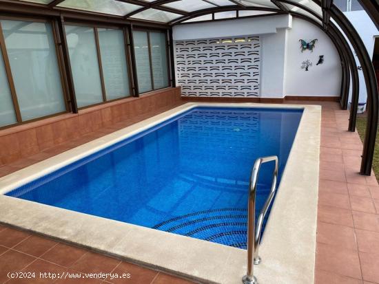 hermosa casa de dos viviendas con piscina climatizada en inmejorable zona Comarruga - TARRAGONA