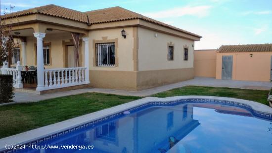 CASA EN LA CAMPIÑUELA A TAN SOLO 5 MINUTOS DE LA ZONA URBANA!!!! - CORDOBA