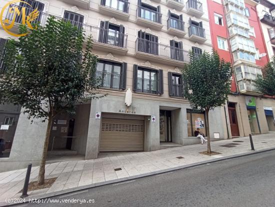 PLENO CENTRO, ZONA GUEVARA. APARCAMIENTO AUTOMÁTICO. - CANTABRIA