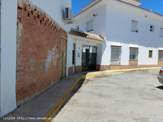 Local en calle Guadiamar en Sanlúcar la Mayor - SEVILLA