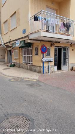 En 1ª línea de la zona sur del Mar Menor esta anclado un pueblo típico de pescadores (Los Nietos)