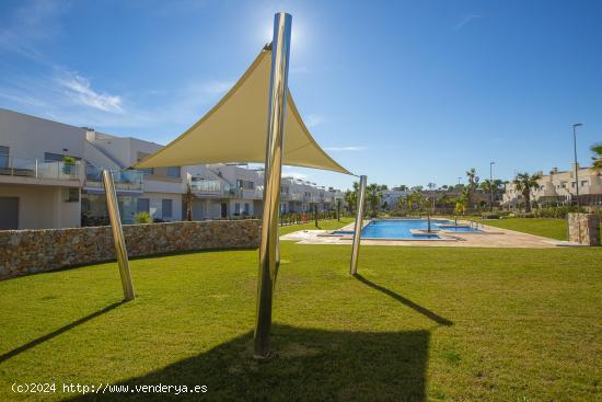 Bungalows de 2 dormitorios y 2  baños en la zona de Vistabella, junto a Vistabella Golf - ALICANTE