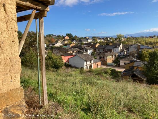 SE VENDE CASA PARA REFORMAR CON TERRENO - LEON