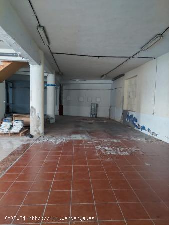 SE VENDE LOCAL COMERCIAL JUNTO CON ENTREPLANTA - LEON