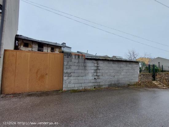 SE VENDE CASA ANTIGUA PARA REFORMAR CON TERRENO URBANO EN CACABELOS - LEON