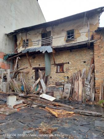 SE VENDE CASA ANTIGUA PARA REFORMAR CON TERRENO URBANO EN CACABELOS - LEON