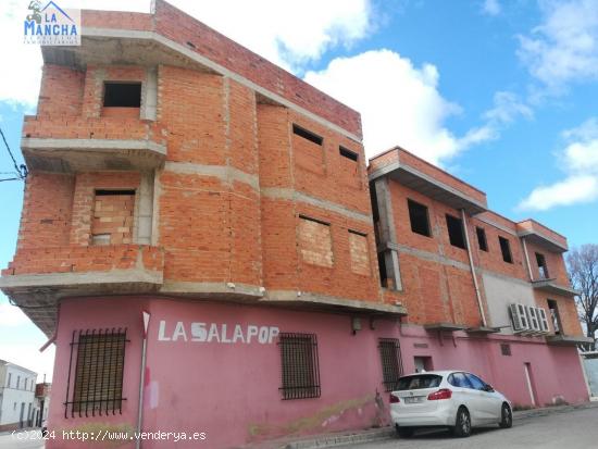  INMOBILIARIA LA MANCHA VENDE EDIFICIO EN FUENTEALAMO - ALBACETE 