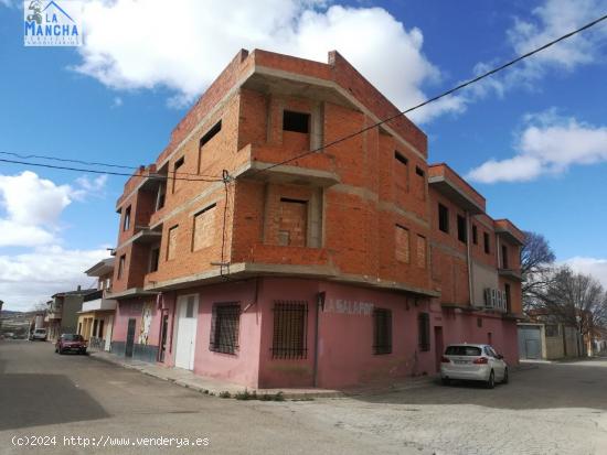 INMOBILIARIA LA MANCHA VENDE EDIFICIO EN FUENTEALAMO - ALBACETE