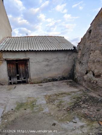  CASA CON PATIO Y GARAJE, PARA REHABILITAR, EN ADANERO - AVILA 