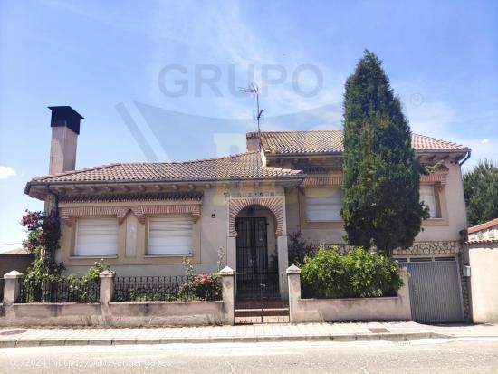 GRAN CHALET INDEPENDIENTE CON JARDÍN, EN SANCHONUÑO (SEGOVIA) - SEGOVIA