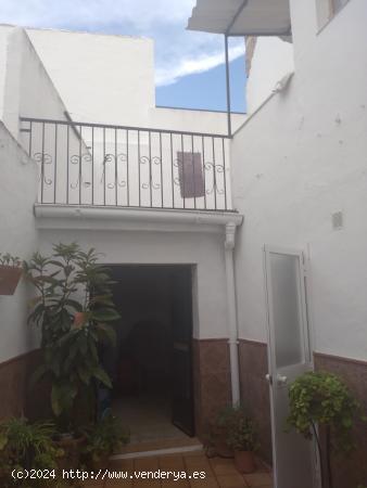 GRAN CASA CON PATIO - CORDOBA