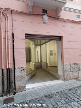 Se alquila local comercial en el centro de Teruel totalmente acondicionado. - TERUEL