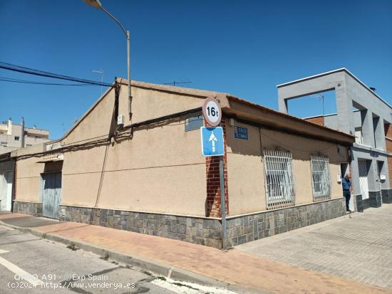  CASA IDENPENDIENTE EN MUY BUENA ZONA - MURCIA 