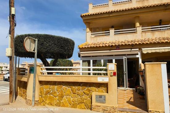  SE VENDE CHALET ADOSADO EN ESQUINA EN TORRE DE LA HORADADA - ALICANTE 