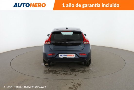 Volvo V40 2.0 T2 Momentum - 