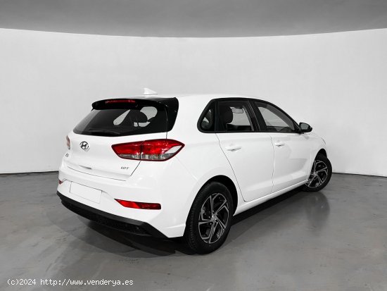 Hyundai i30  FL 1.0 T-GDi 88,3 kW (120 CV) MT6 2WD Sense + - 