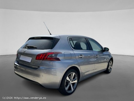 Peugeot 308 - 