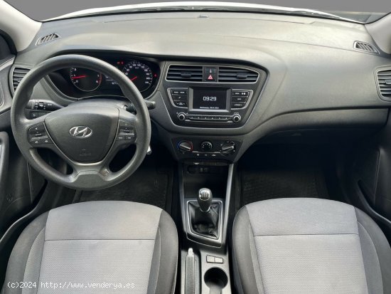 Hyundai i20  FL 1.2 MPi 61,8 kW (85 CV) MT5 2WD Classic - 