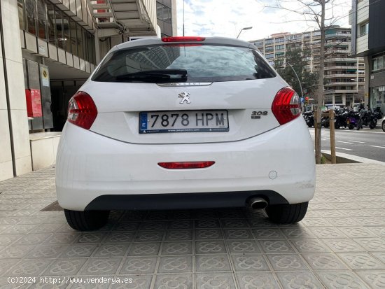 Peugeot 208 3P ALLURE 1.6 e-HDi 92 - Barcelona