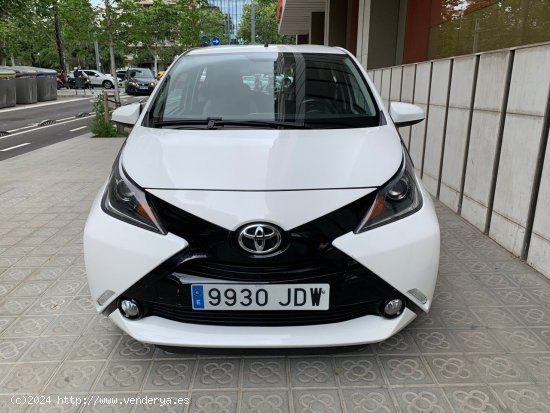 Toyota Aygo 1.0 70 x-play - Barcelona