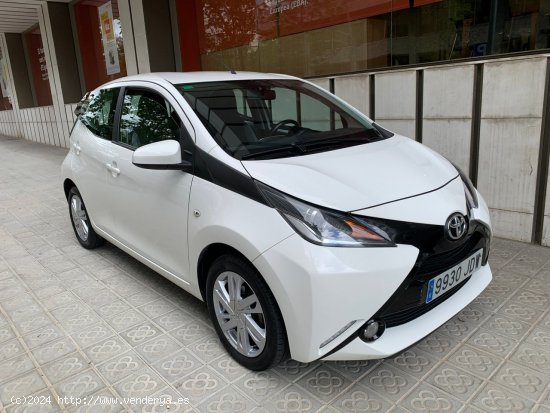 Toyota Aygo 1.0 70 x-play - Barcelona