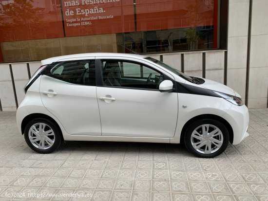 Toyota Aygo 1.0 70 x-play - Barcelona