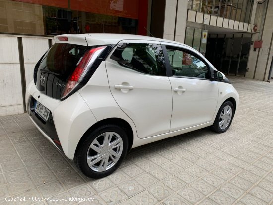 Toyota Aygo 1.0 70 x-play - Barcelona