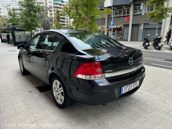 Opel Astra 1.7 CDTi Edition - Barcelona