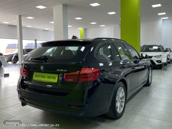 BMW Serie 3 318d Auto.Touring de 2019 con 49.000 Km por 22.300 EUR. en Malaga