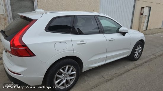 Volvo XC 60 Momentum B4 de 2021 con 69.500 Km por 32.900 EUR. en Sevilla