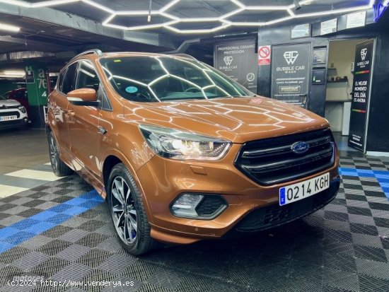 Ford Kuga 2.0 TDCi 110kW 4x2 ASS STLine de 2017 con 121.000 Km por 16.249 EUR. en Madrid