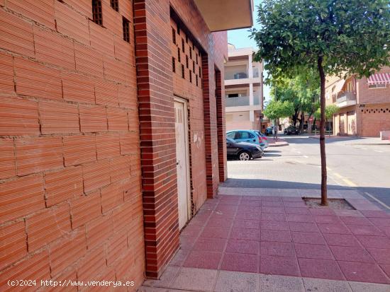 Local comercial de 53m2 en Puente Tocinos - MURCIA